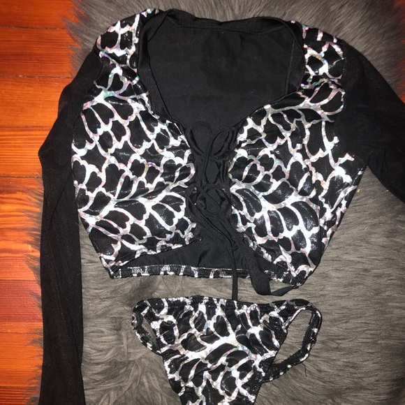 Two Piece long sleeve bikini - Picture 5 of 6